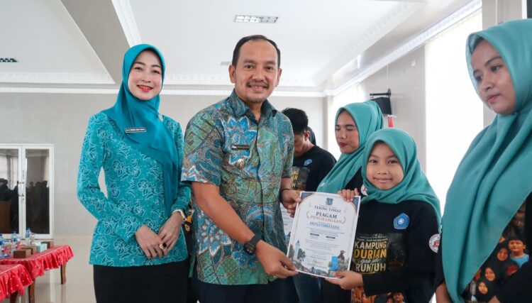 NOBAR BERSAMA TP PKK TEBING TINGGI FILM “KAMPUNG DURIAN GAK JADI RUNTUH”