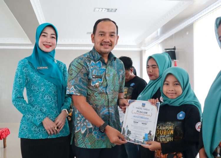 NOBAR BERSAMA TP PKK TEBING TINGGI FILM “KAMPUNG DURIAN GAK JADI RUNTUH”