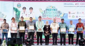 Bupati Deli Serdang Asri Ludin Tambunan Terima Penghargaan Dari Gubsu Bobby Afif Nasution, Karena Investasi Pemkab Tembus Rp. 9,18 Triliun. 5 Bupati Deli Serdang Asri Ludin Tambunan Terima Penghargaan Dari Gubsu Bobby Afif Nasution, Karena Investasi Pemkab Tembus Rp. 9,18 Triliun. - IMG 20260611 230510