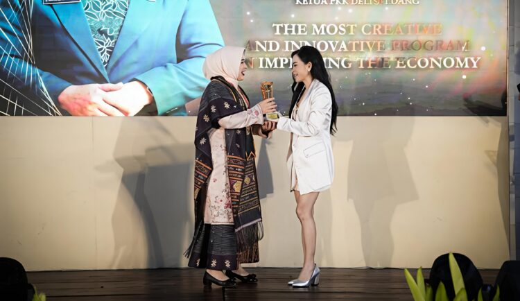 Ketua TP PKK Deli Serdang Ny. dr. Hj. Jelita Asri Ludin Tambunan Raih Penghargaan Best Figure 2026 Inovasi Pemberdayaan Ekonomi Masyarakat