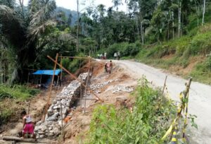 Ketua Fraksi Gerindra DPRD Sumatera Barat Khairuddin Simanjuntak Kembali Buktikan Komitmen Perjuangkan Kepentingan Masyarakat, Jalan Longsor Panti-Simpang Empat Mulai Dikerjakan 7 Ketua Fraksi Gerindra DPRD Sumatera Barat Khairuddin Simanjuntak Kembali Buktikan Komitmen Perjuangkan Kepentingan Masyarakat, Jalan Longsor Panti-Simpang Empat Mulai Dikerjakan - IMG 20260614 170549