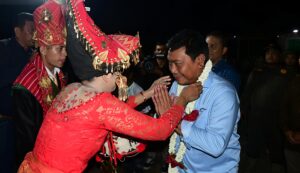 Wakil Bupati Deli Serdang Lom Lom Suwondo Hadiri Guro Guro Aroan Dan Ikut Melandek Per-Kolong-Kolong Bersama Masyarakat STM Hulu 4 Wakil Bupati Deli Serdang Lom Lom Suwondo Hadiri Guro Guro Aroan Dan Ikut Melandek Per-Kolong-Kolong Bersama Masyarakat STM Hulu - IMG 20260614 175029