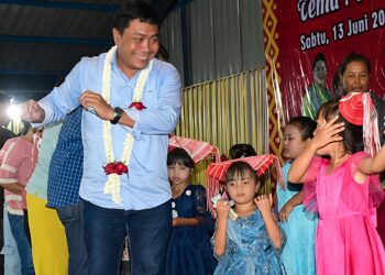 Wakil Bupati Deli Serdang Lom Lom Suwondo Hadiri Guro Guro Aroan Dan Ikut Melandek Per-Kolong-Kolong Bersama Masyarakat STM Hulu