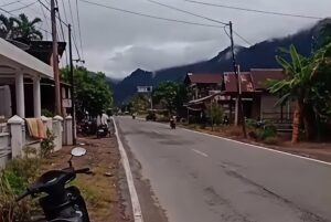 Tertimbun Tanah Longsor, Jalan Padang-Painan Sumatera Barat Sempat Ditutup 3 Jam 6 Tertimbun Tanah Longsor, Jalan Padang-Painan Sumatera Barat Sempat Ditutup 3 Jam - IMG 20260615 091431