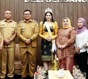 Bupati Deli Serdang Asri Ludin Tambunan Optimis Yemima Sitanggang Juarai Putri Otonomi Indonesia 2026 5 Bupati Deli Serdang Asri Ludin Tambunan Optimis Yemima Sitanggang Juarai Putri Otonomi Indonesia 2026 - IMG 20260616 002902