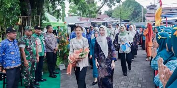 KETUA TP PKK TEBING TINGGI SAMBUT HANGAT KETUA TP PKK PROVINSI SUMATERA UTARA DI KELURAHAN RANTAU LABAN
