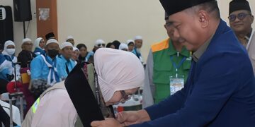 Wakil Bupati Deli Serdang Lom Lom Suwondo Sambut Kepulangan Jemaah Haji Kloter 15 Embarkasi Kuala Namu