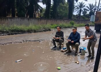 LAPOR PAK PRESIDEN RI DAN GUBERNUR SUMUT! JALAN LINTAS KABUPATEN DI GALANG KOTA KUPAK-KAPIK