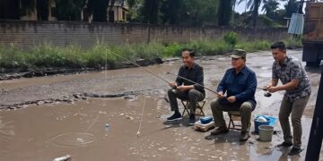 LAPOR PAK PRESIDEN RI DAN GUBERNUR SUMUT! JALAN LINTAS KABUPATEN DI GALANG KOTA KUPAK-KAPIK