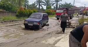 LAPOR PAK PRESIDEN RI DAN GUBERNUR SUMUT! JALAN LINTAS KABUPATEN DI GALANG KOTA KUPAK-KAPIK 11 LAPOR PAK PRESIDEN RI DAN GUBERNUR SUMUT! JALAN LINTAS KABUPATEN DI GALANG KOTA KUPAK-KAPIK - IMG 20260621 114330