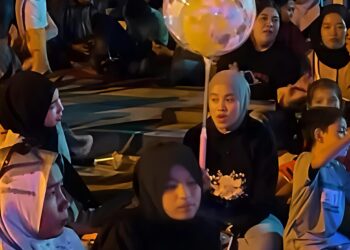 PENGUNJUNG PADATI ARENA CAR FREE NIGHT KOTA LUBUK PAKAM UNTUK BERBELANJA DAN NIKMATI HIBURAN
