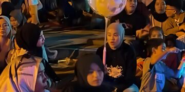 PENGUNJUNG PADATI ARENA CAR FREE NIGHT KOTA LUBUK PAKAM UNTUK BERBELANJA DAN NIKMATI HIBURAN