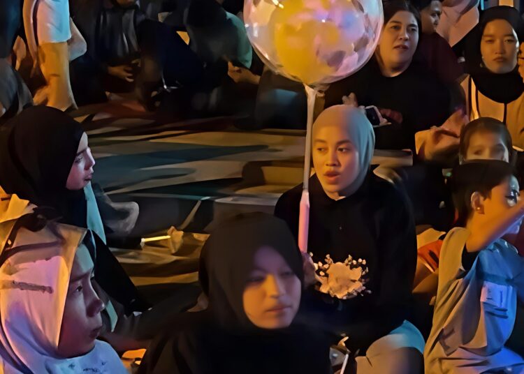 PENGUNJUNG PADATI ARENA CAR FREE NIGHT KOTA LUBUK PAKAM UNTUK BERBELANJA DAN NIKMATI HIBURAN 2 PENGUNJUNG PADATI ARENA CAR FREE NIGHT KOTA LUBUK PAKAM UNTUK BERBELANJA DAN NIKMATI HIBURAN
