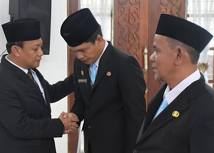 SEKDAKAB DELI SERDANG LANTIK 18 PEJABAT ADMIKISTRATOR KEPALA SEKOLAH DAN FUNGSIONAL 2 SEKDAKAB DELI SERDANG LANTIK 18 PEJABAT ADMIKISTRATOR KEPALA SEKOLAH DAN FUNGSIONAL