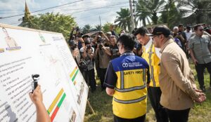 Merespon Keluhan Warga Kota Galang Deli Serdang, Gubsu Bobby Afif Nasution Tinjau Langsung Jalan Rusak Bersama Bupati Asri Ludin Tambunan - IMG 20260626 083938