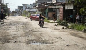 Merespon Keluhan Warga Kota Galang Deli Serdang, Gubsu Bobby Afif Nasution Tinjau Langsung Jalan Rusak Bersama Bupati Asri Ludin Tambunan - IMG 20260626 084121