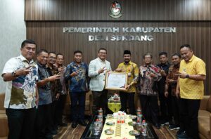 BUPATI DELI SERDANG ASRI LUDIN TAMBUNAN TERIMA KUNJUNGAN SILATURAHMI BUPATI ACEH TIMUR ISKANDAR USMAN AL-FARLAKY DI LUBUK PAKAM - IMG 20260627 072728