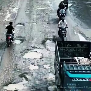 PEMPROV SUMUT PERBAIKI DAN PERLEBAR JALAN RUSAK TELAH PULUHAN TAHUN DI NEGERI LAMA LABUHAN BATU - IMG 20260627 085259