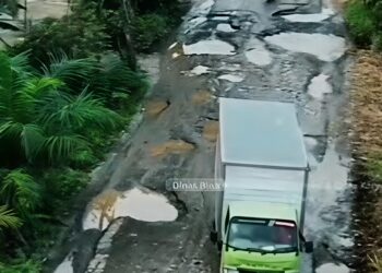 PEMPROV SUMUT PERBAIKI DAN PERLEBAR JALAN RUSAK TELAH PULUHAN TAHUN DI NEGERI LAMA LABUHAN BATU