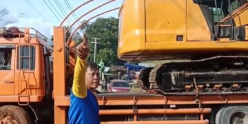 ‎Warga Hadang Truk Tronton Pembawa Ekskavator Di Jalur Talu-Panti, Dinilai Abaikan Infrastruktur Yang Rusak