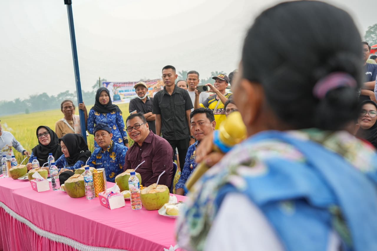 Bupati Deli Serdang Dialog Dengan Petani Desa Ramunia, Tampung Seluruh Aspirasi Dan Segera Ditindaklanjuti 6 Bupati Deli Serdang Dialog Dengan Petani Desa Ramunia, Tampung Seluruh Aspirasi Dan Segera Ditindaklanjuti - IMG 20260717 WA0016