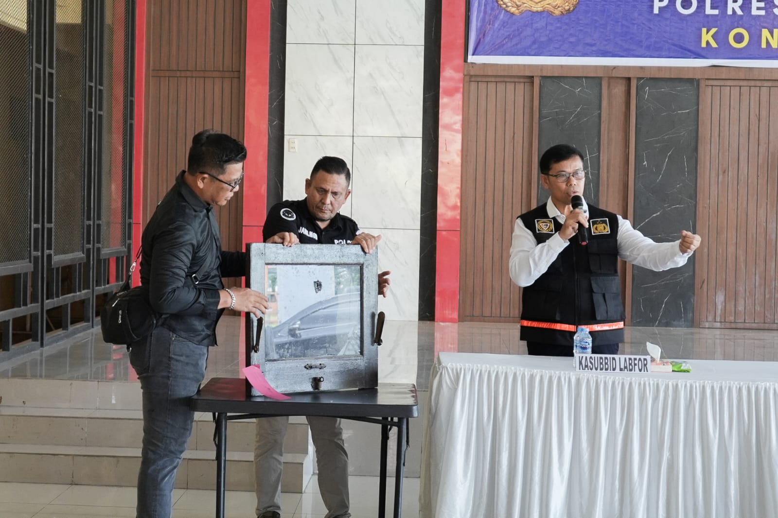 Pecahnya Kaca Jendela Kamar Rumdis Wakil Bupati Deli Serdang Terjadi Pada Juni 2026, Bukan Disebabkan Proyektil Senjata Api 6 Pecahnya Kaca Jendela Kamar Rumdis Wakil Bupati Deli Serdang Terjadi Pada Juni 2026, Bukan Disebabkan Proyektil Senjata Api - IMG 20260721 WA0014