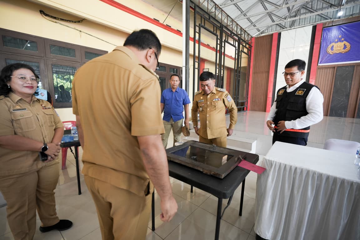 Pecahnya Kaca Jendela Kamar Rumdis Wakil Bupati Deli Serdang Terjadi Pada Juni 2026, Bukan Disebabkan Proyektil Senjata Api 9 Pecahnya Kaca Jendela Kamar Rumdis Wakil Bupati Deli Serdang Terjadi Pada Juni 2026, Bukan Disebabkan Proyektil Senjata Api - IMG 20260721 WA0016