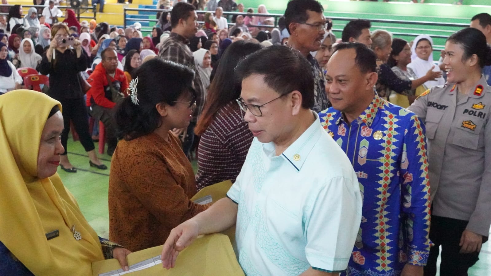 Anggota DPR RI Komisi X Sofyan Tan Serahkan 2.000 SK Program Indonesia Pintar Tahun 2026 Di Deli Serdang 3 Anggota DPR RI Komisi X Sofyan Tan Serahkan 2.000 SK Program Indonesia Pintar Tahun 2026 Di Deli Serdang - IMG 20260723 WA0007 2