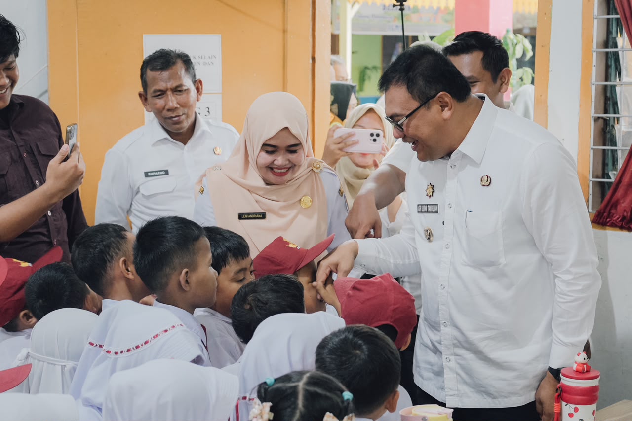 Pembangunan Ruang Kelas Baru Bertingkat Di UPT SPF SD Negeri 101921 Desa Karang Anyar, Untuk Meningkatkan Kualitas Pembelajaran 5 Pembangunan Ruang Kelas Baru Bertingkat Di UPT SPF SD Negeri 101921 Desa Karang Anyar, Untuk Meningkatkan Kualitas Pembelajaran - IMG 20260729 WA0025 1
