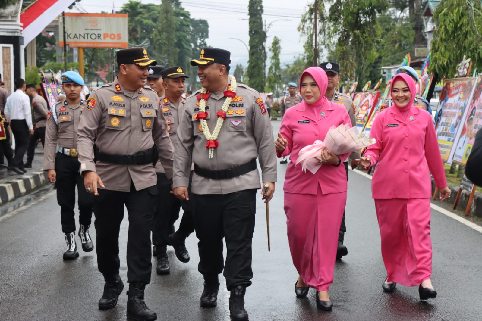AKBP Adirawa Permana Anggawisastra Resmi Pimpin Polres Pasaman, Tongkat Estafet Kepemimpinan Berlangsung Khidmat dan Sarat Makna 6 AKBP Adirawa Permana Anggawisastra Resmi Pimpin Polres Pasaman, Tongkat Estafet Kepemimpinan Berlangsung Khidmat dan Sarat Makna - IMG 20260730 WA0014