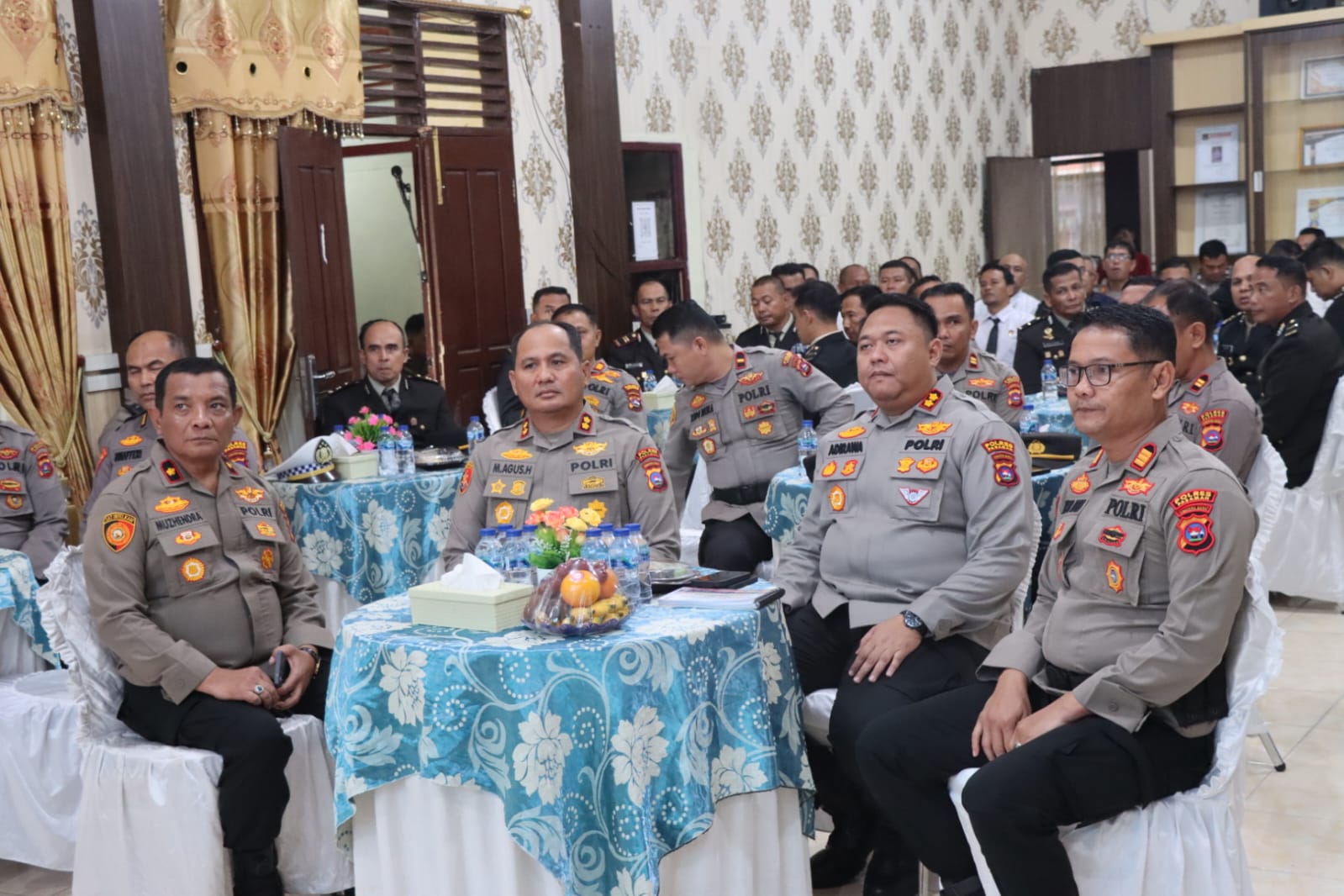 AKBP Adirawa Permana Anggawisastra Resmi Pimpin Polres Pasaman, Tongkat Estafet Kepemimpinan Berlangsung Khidmat dan Sarat Makna 9 AKBP Adirawa Permana Anggawisastra Resmi Pimpin Polres Pasaman, Tongkat Estafet Kepemimpinan Berlangsung Khidmat dan Sarat Makna - IMG 20260730 WA0018