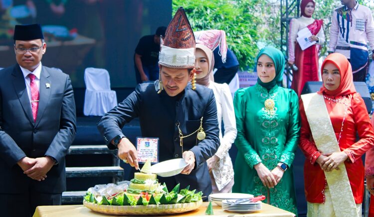 109 TAHUN KOTA TEBING TINGGI MAJU BERSAMA RAKYAT, UNTUK MASYARAKAT TEBING TINGGI SEJAHTERA 2 109 TAHUN KOTA TEBING TINGGI MAJU BERSAMA RAKYAT, UNTUK MASYARAKAT TEBING TINGGI SEJAHTERA