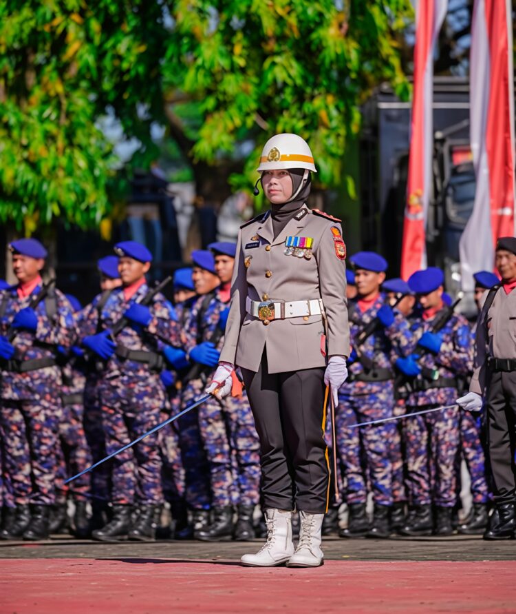 AKBP Rise Sandiyantanti, Sang Komandan Upacara HUT Bhayangkara Ke-80 Sulawesi Selatan 2 AKBP Rise Sandiyantanti, Sang Komandan Upacara HUT Bhayangkara Ke-80 Sulawesi Selatan