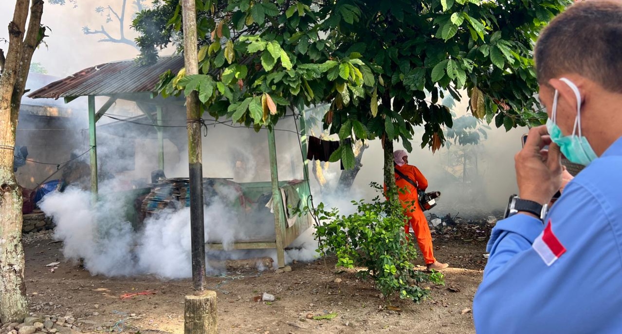 Dinas Kesehatan Pasaman Bersama Forkopimcat Panti Bergerak Cepat Lakukan Fogging Cegah Penyebaran DBD 6 Dinas Kesehatan Pasaman Bersama Forkopimcat Panti Bergerak Cepat Lakukan Fogging Cegah Penyebaran DBD - IMG 20260705 010448