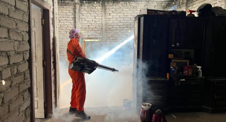 Dinas Kesehatan Pasaman Bersama Forkopimcat Panti Bergerak Cepat Lakukan Fogging Cegah Penyebaran DBD 2 Dinas Kesehatan Pasaman Bersama Forkopimcat Panti Bergerak Cepat Lakukan Fogging Cegah Penyebaran DBD