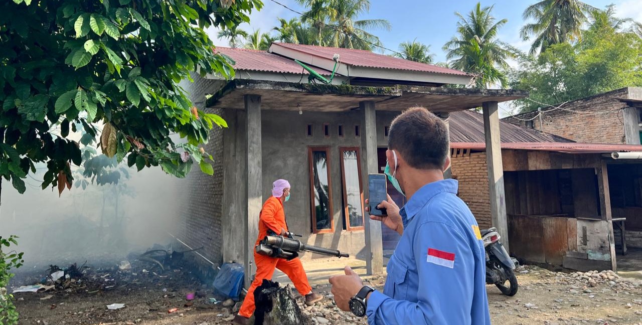 Dinas Kesehatan Pasaman Bersama Forkopimcat Panti Bergerak Cepat Lakukan Fogging Cegah Penyebaran DBD 5 Dinas Kesehatan Pasaman Bersama Forkopimcat Panti Bergerak Cepat Lakukan Fogging Cegah Penyebaran DBD - IMG 20260705 010515