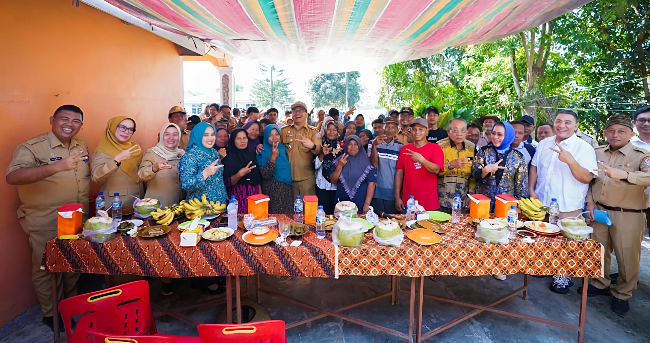 Bupati Deli Serdang Asri Ludin Tinjau Sekaligus Ikut Memanen Bawang Merah Bersama Poktan Tani Jaya Tani Desa Ramunia 7 Bupati Deli Serdang Asri Ludin Tinjau Sekaligus Ikut Memanen Bawang Merah Bersama Poktan Tani Jaya Tani Desa Ramunia - IMG 20260706 224142 scaled