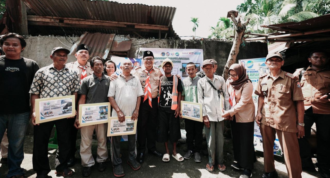 Bupati dr. H. Asri Ludin Tambunan Lakukan Peletakan Batu Pertama Pembangunan Empat Rumah Layak Huni Di Pancurbatu - IMG 20260708 094838 1