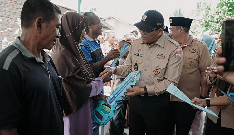 Bupati dr. H. Asri Ludin Tambunan Lakukan Peletakan Batu Pertama Pembangunan Empat Rumah Layak Huni Di Pancurbatu