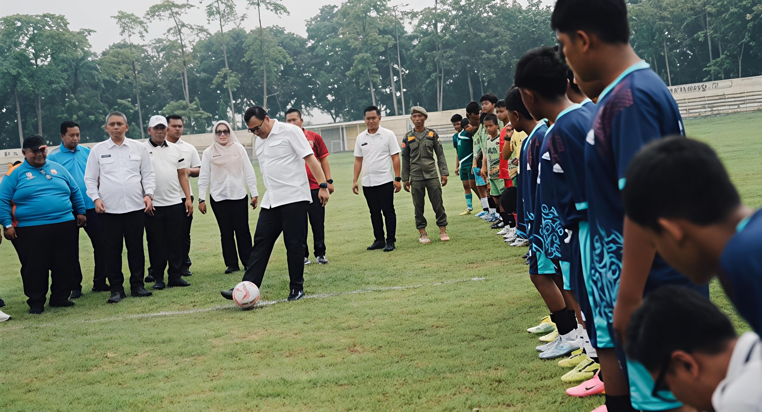 BUPATI DELI SERDANG BUKA GALA SISWA SMP CABANG SEPAKBOLA DAN TURNAMEN CATUR TAHUN 2026 4 BUPATI DELI SERDANG BUKA GALA SISWA SMP CABANG SEPAKBOLA DAN TURNAMEN CATUR TAHUN 2026 - IMG 20260708 225936 scaled