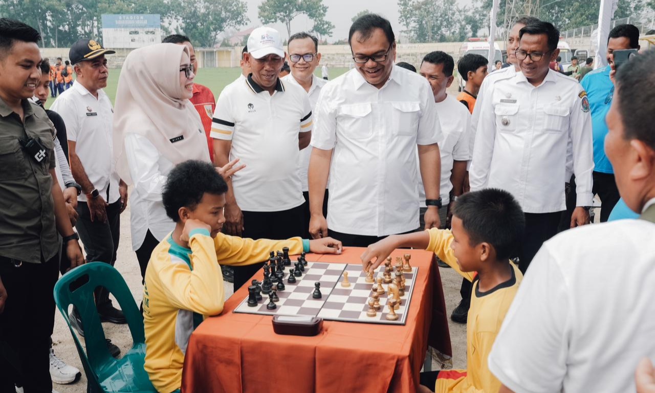 BUPATI DELI SERDANG BUKA GALA SISWA SMP CABANG SEPAKBOLA DAN TURNAMEN CATUR TAHUN 2026 5 BUPATI DELI SERDANG BUKA GALA SISWA SMP CABANG SEPAKBOLA DAN TURNAMEN CATUR TAHUN 2026 - IMG 20260708 230006