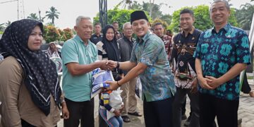 WALI KOTA TEBING TINGGI TINJAU PENYALURAN BANTUAN BERAS PREMIUM TAHAP PERTAMA