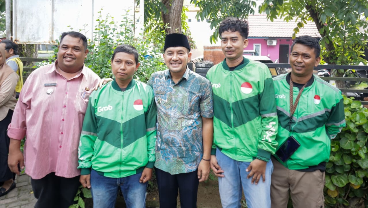 WALI KOTA TEBING TINGGI TINJAU PENYALURAN BANTUAN BERAS PREMIUM TAHAP PERTAMA - IMG 20260710 210055