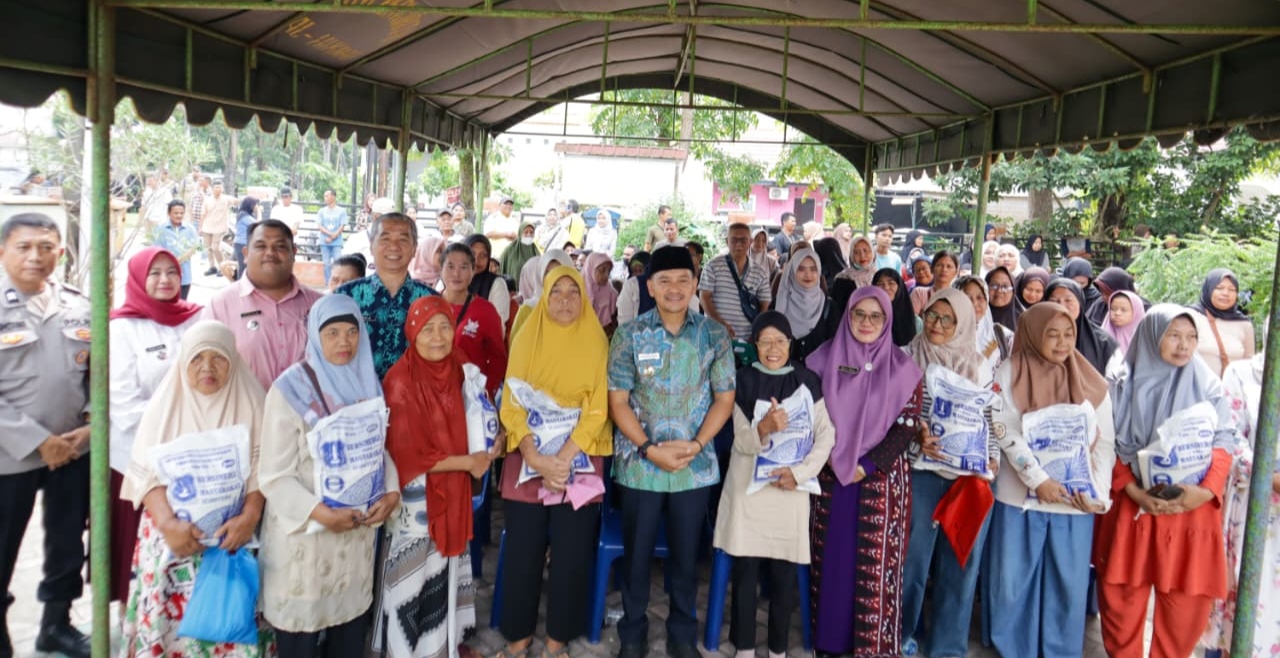 WALI KOTA TEBING TINGGI TINJAU PENYALURAN BANTUAN BERAS PREMIUM TAHAP PERTAMA - IMG 20260710 210114