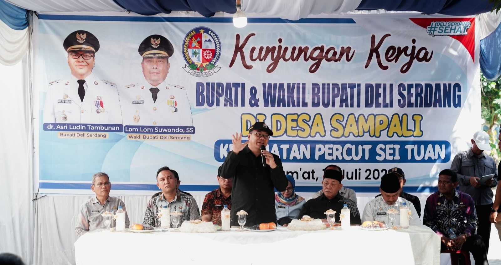 BUPATI DELI SERDANG ASRI LUDIN SERAHKAN UPAH PUNGUT PBB-P2 KEPADA APARATUR PST - IMG 20260711 182819