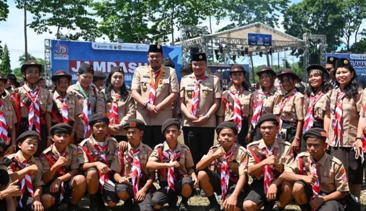 JELANG PENUTUPAN JAMDASU XI, GUBSU BOBBY NASUTION BERMALAM DI BUMPER SIBOLANGIT, KOBARKAN SEMANGAT ADIK-ADIK PRAMUKA - IMG 20260712 225155