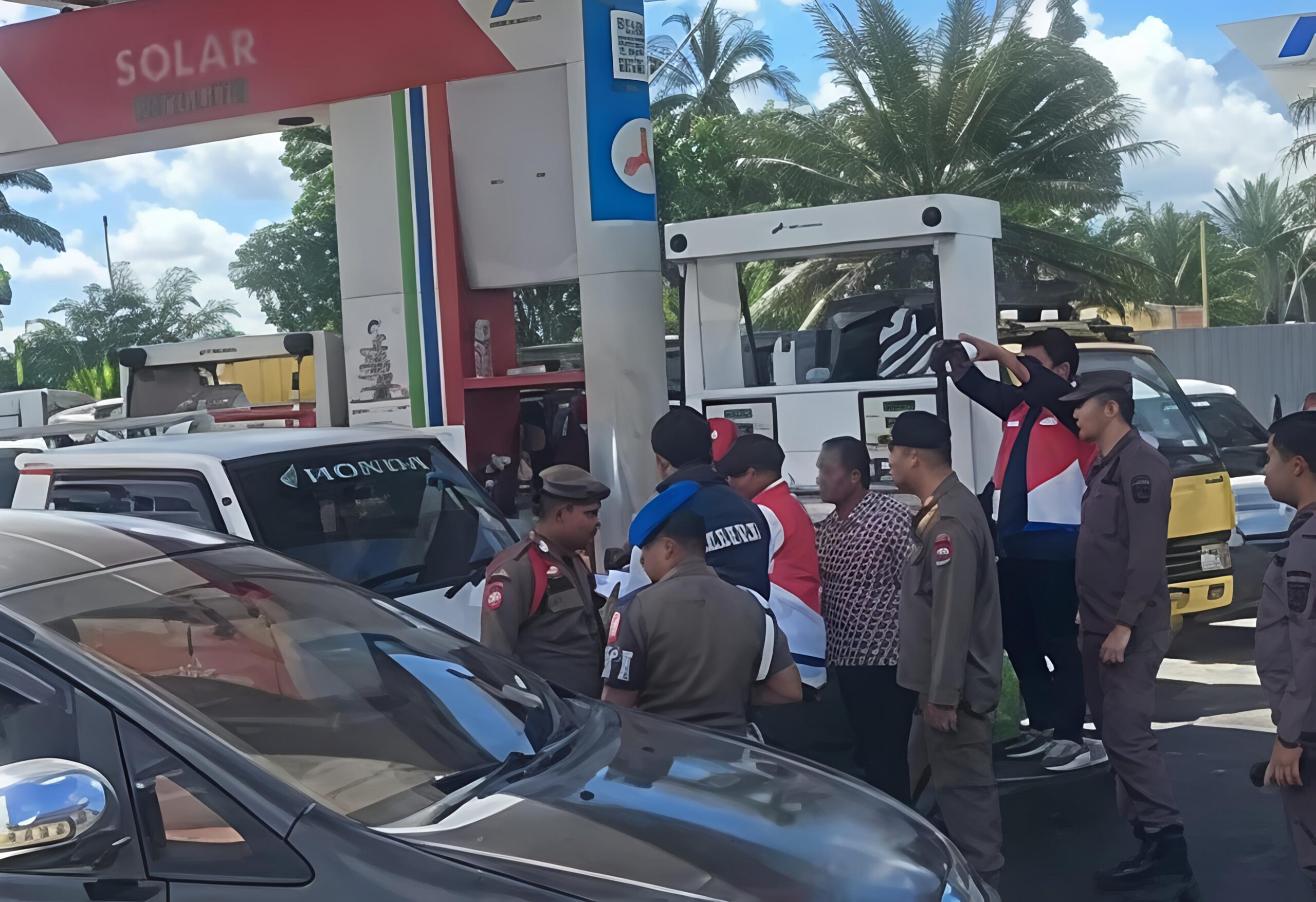 Antrean Pertalite Mengular Di Sejumlah SPBU Pasaman Dan Pasaman Barat, Pengawas SPBU Silang Empat Bantah Isu Penyaluran Ke Luar Daerah - IMG 20260713 182403 scaled