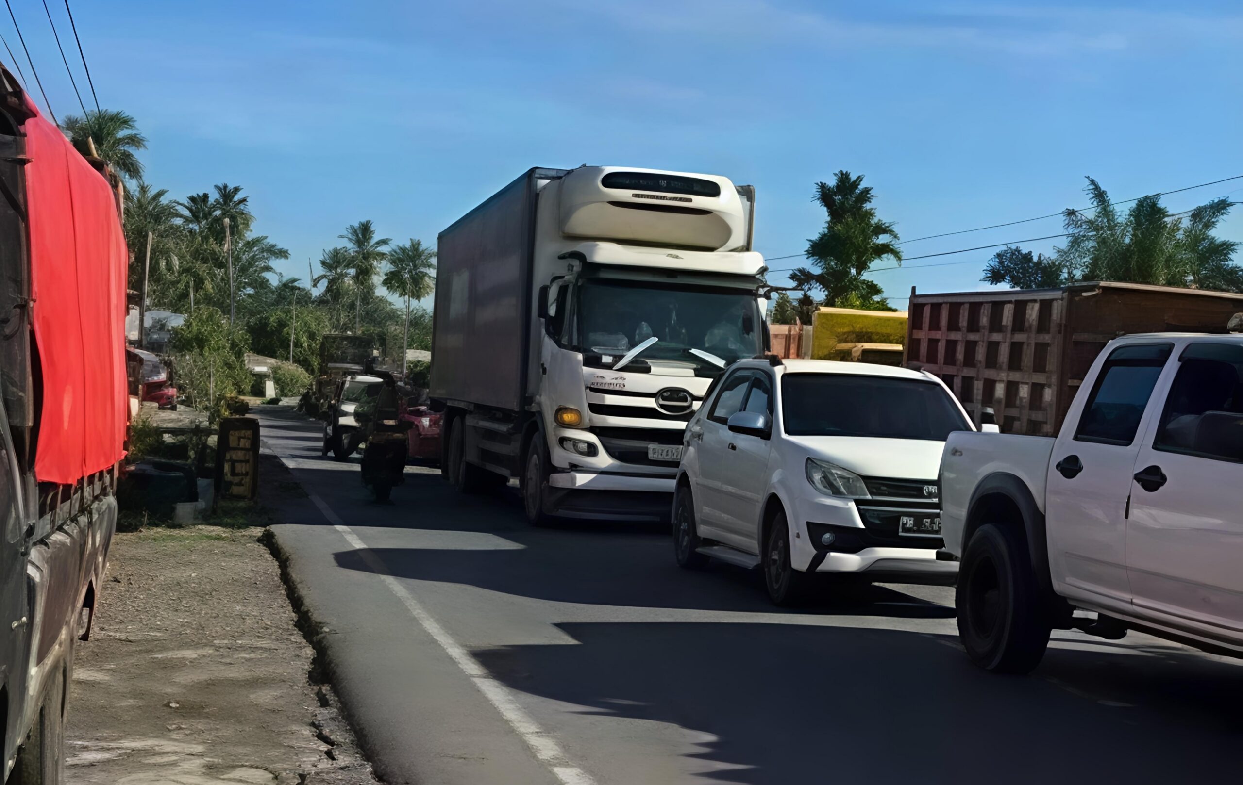 Antrean Pertalite Mengular Di Sejumlah SPBU Pasaman Dan Pasaman Barat, Pengawas SPBU Silang Empat Bantah Isu Penyaluran Ke Luar Daerah - IMG 20260713 190559 scaled