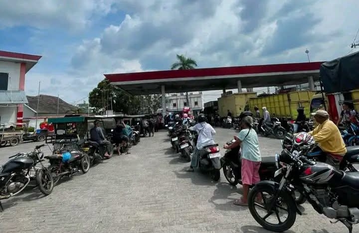 Pembelian BBM Pertalite Masih Sulit Dan Antri Di Kota Tebing Tinggi 3 Pembelian BBM Pertalite Masih Sulit Dan Antri Di Kota Tebing Tinggi - IMG 20260715 114719