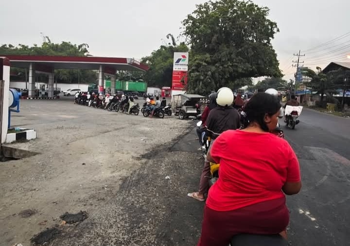 Pembelian BBM Pertalite Masih Sulit Dan Antri Di Kota Tebing Tinggi 10 Pembelian BBM Pertalite Masih Sulit Dan Antri Di Kota Tebing Tinggi - IMG 20260715 114812
